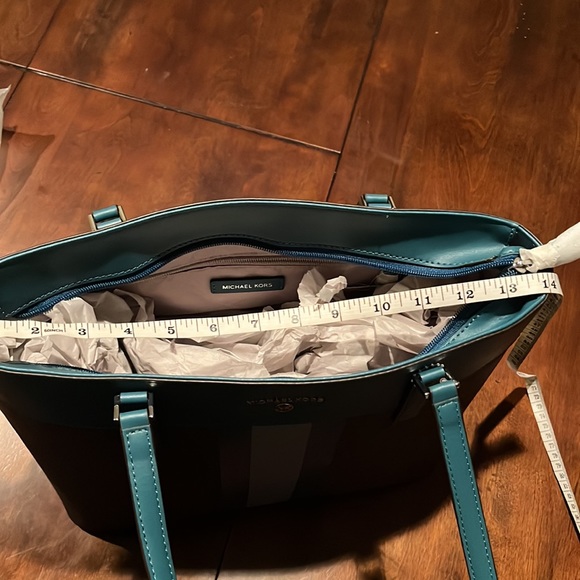 Michael Kors Morgan Signature Large Center Stripe Tote - Picture 14 of 14